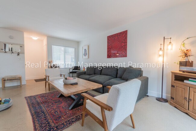 Building Photo - For Rent: Modern 2-Bedroom, 2-Bath Townhou...