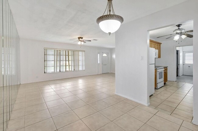 Building Photo - 6707 NW 70th St