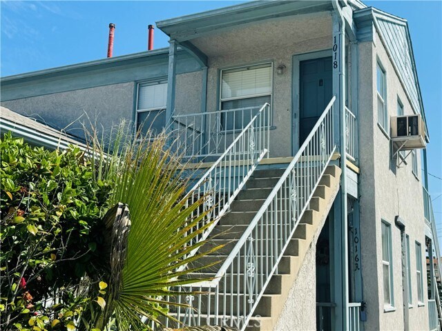 Foto del edificio - 1018 E Wilson Ave