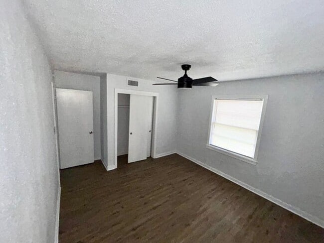 Building Photo - 1058 Combs St