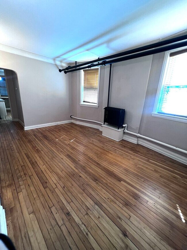 Foto del edificio - 308 E 5th St