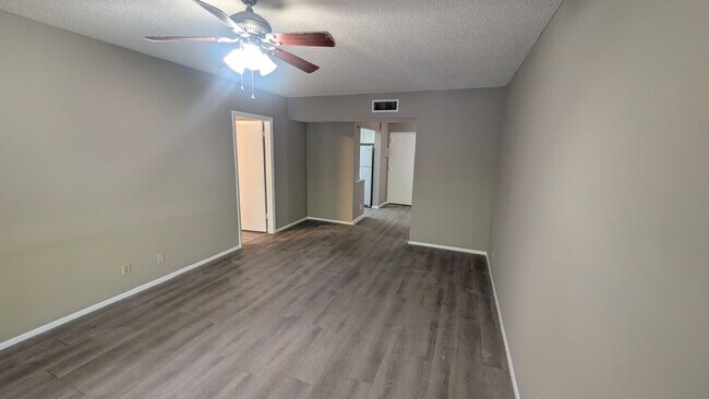 Building Photo - Stylish Boca Raton Condo for Rent – Great Location, Great Amenities!