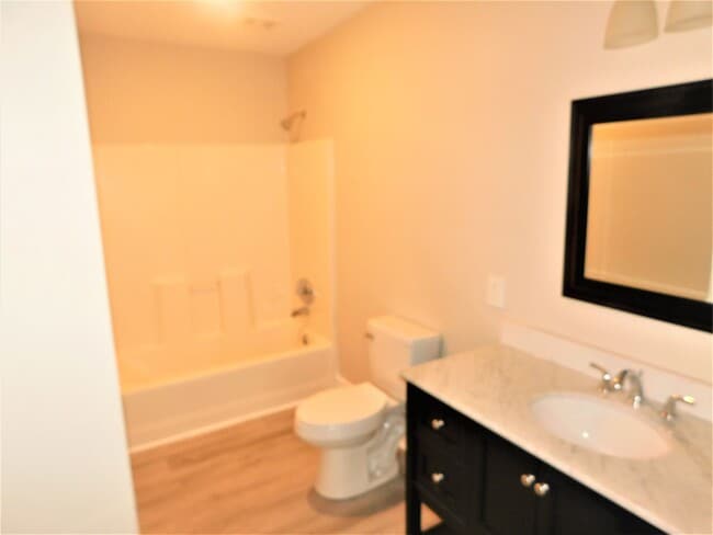 Foto del edificio - Fully Remodeled Rooming House in Quiet North Side Neighborhood with High End Appointments