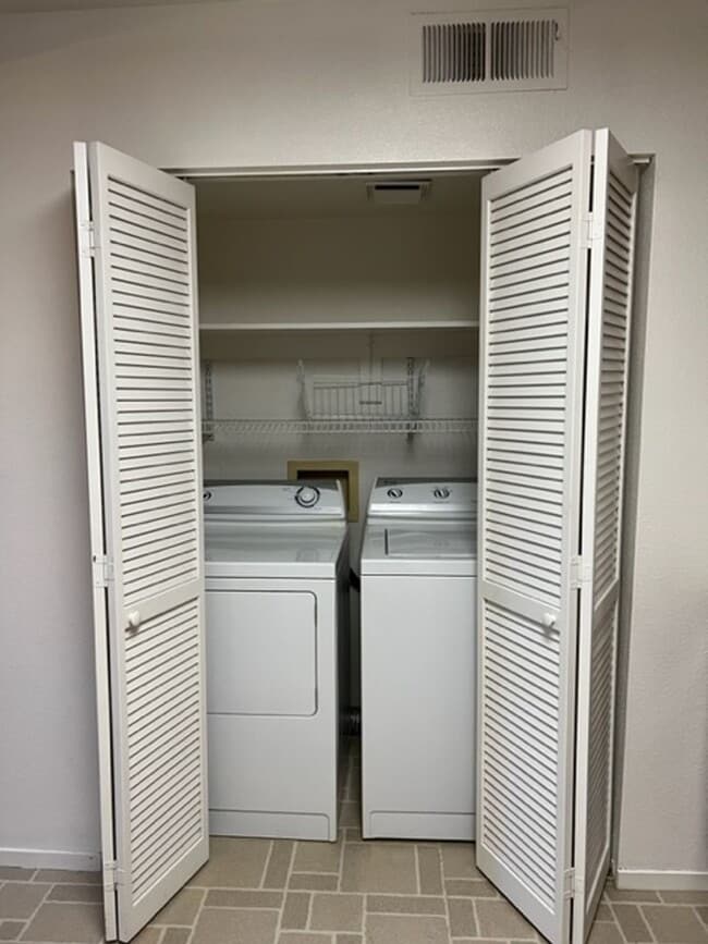 Building Photo - 22 Sierra Lakeside Ln