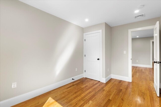 Building Photo - 31 Woodale Ave