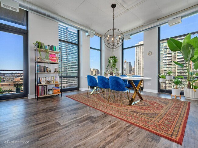 Foto del edificio - 740 W Fulton St