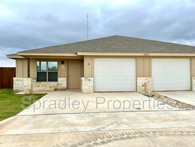 Building Photo - 1012A Llano Ct