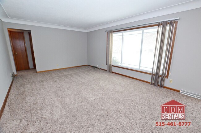 Building Photo - Cozy Ranch Home near Beaverdale