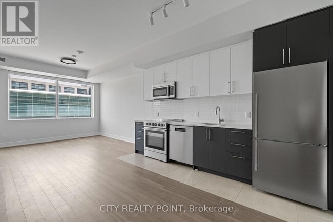 Photo du bâtiment - 664-664 Spadina Ave.