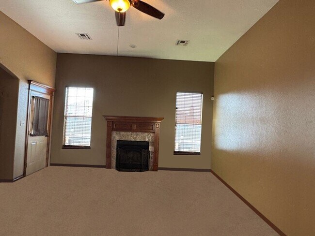 Foto del edificio - 320 Northeast Mountain Meadow Drive