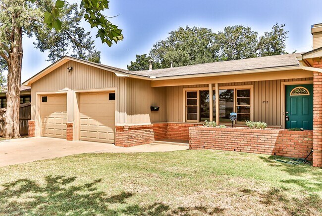 Building Photo - Move in Special! Pre-Leasing for Fall 2024...