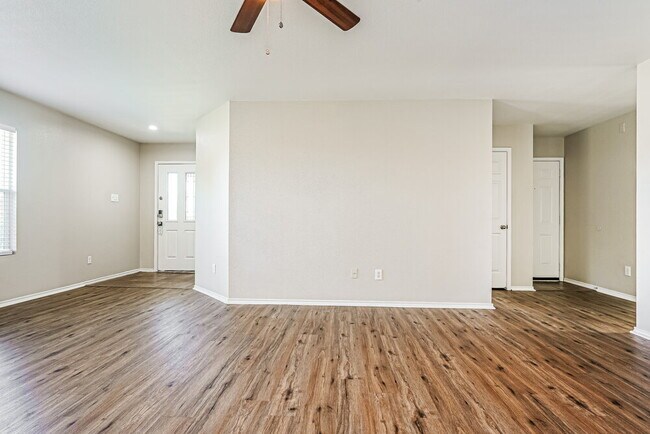 Foto del edificio - 16737 Woodside Dr