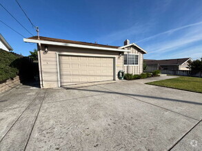 Building Photo - 3703 Hillsborough Dr
