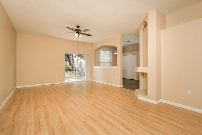Foto del edificio - 15822 Pine Lily Ct