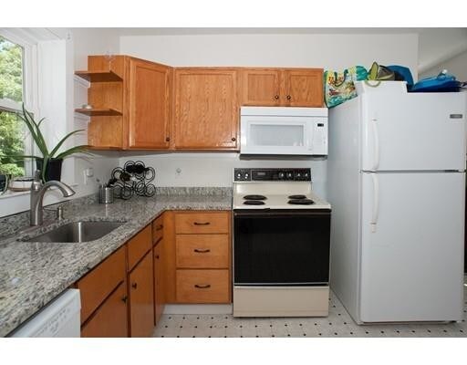 Building Photo - 18 Walcott St