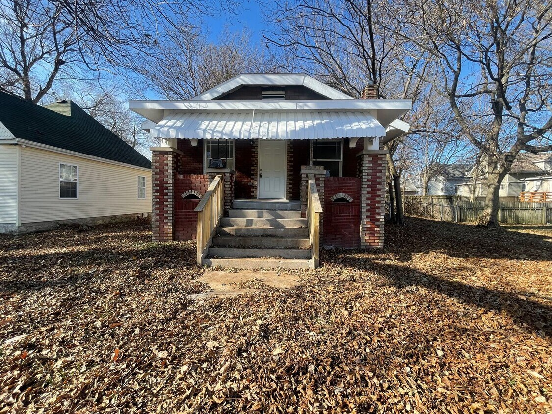 Foto principal - Remodeled 3 bedroom 2 full bath available now
