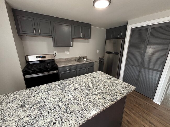 Building Photo - 3241 Chestnut St