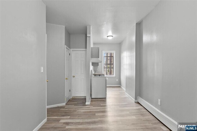 Building Photo - 9 E Monroe St