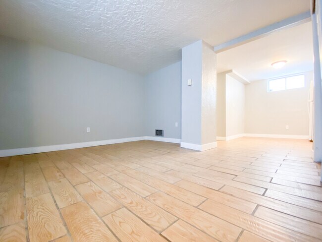 Building Photo - 245 Lomax St