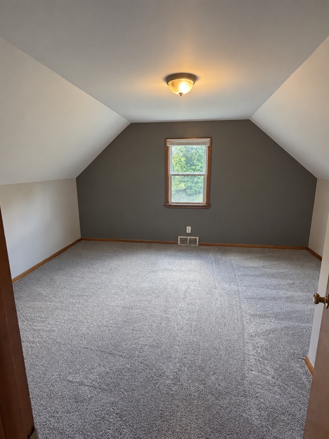 Building Photo - 16705 Hillsboro Rd
