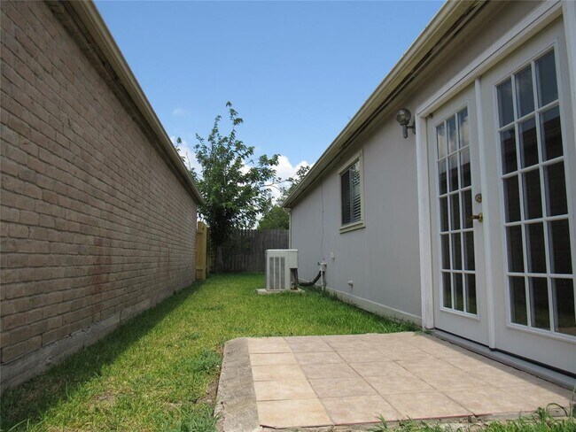 Building Photo - 3926 Summit Valley Dr