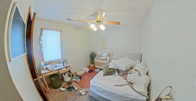 Foto del edificio - Pet Friendly + Washer & Dryer Included + Off-Street Parking! Available August 1st!