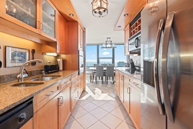 Building Photo - 1560 N Sandburg Terrace