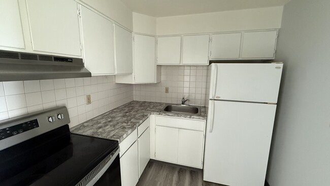 Building Photo - 370 Newton Cir