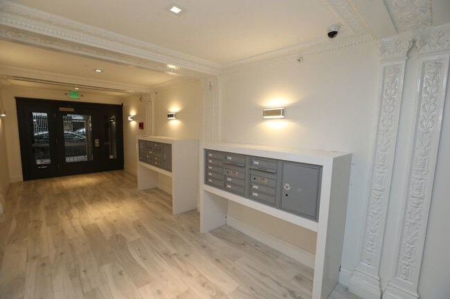 Building Photo - 3256 21st Street 404