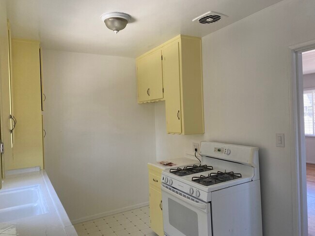 Building Photo - 3715 McLaughlin Ave