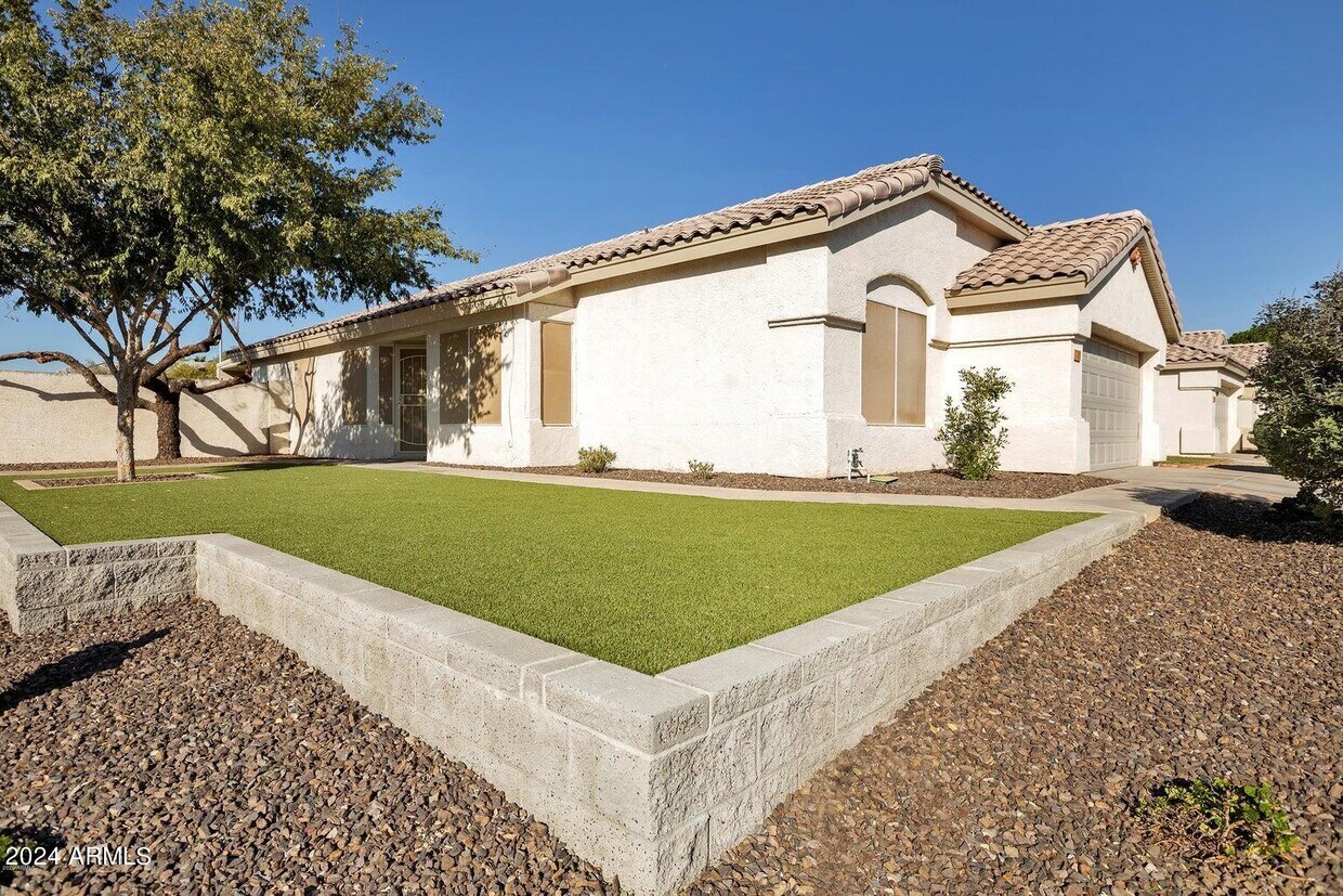 Foto principal - 1672 E Gail Dr