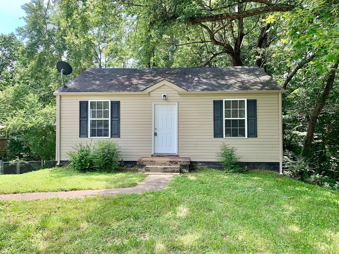 Foto principal - Cozy 2-Bedroom Home with Spacious Yard?Pet...