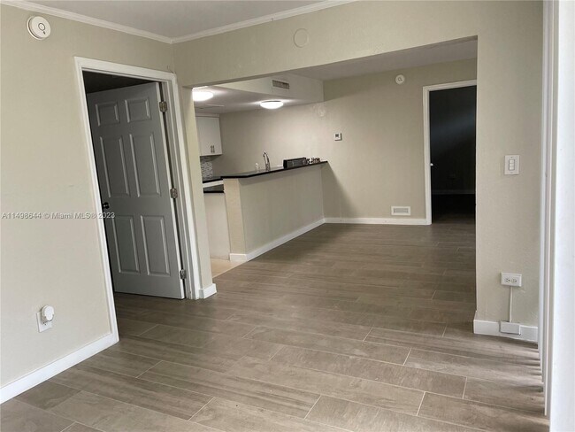 Building Photo - 6620 Miami Lakes Dr
