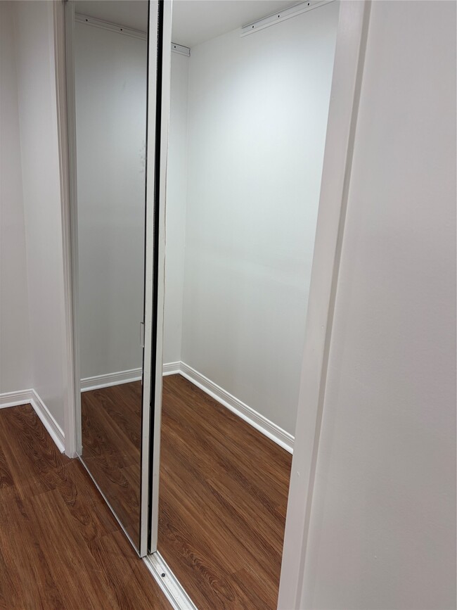 Building Photo - 1719 Dunlavy St