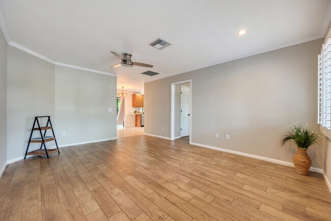 Foto del edificio - 1759 Azalea Ln