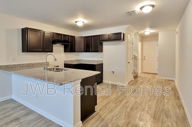Building Photo - 8492 McGirts Village Ln