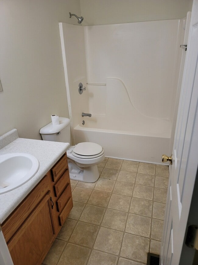 Building Photo - 126 Ash Ct