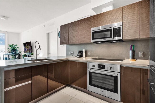 Building Photo - 1080 Brickell Ave
