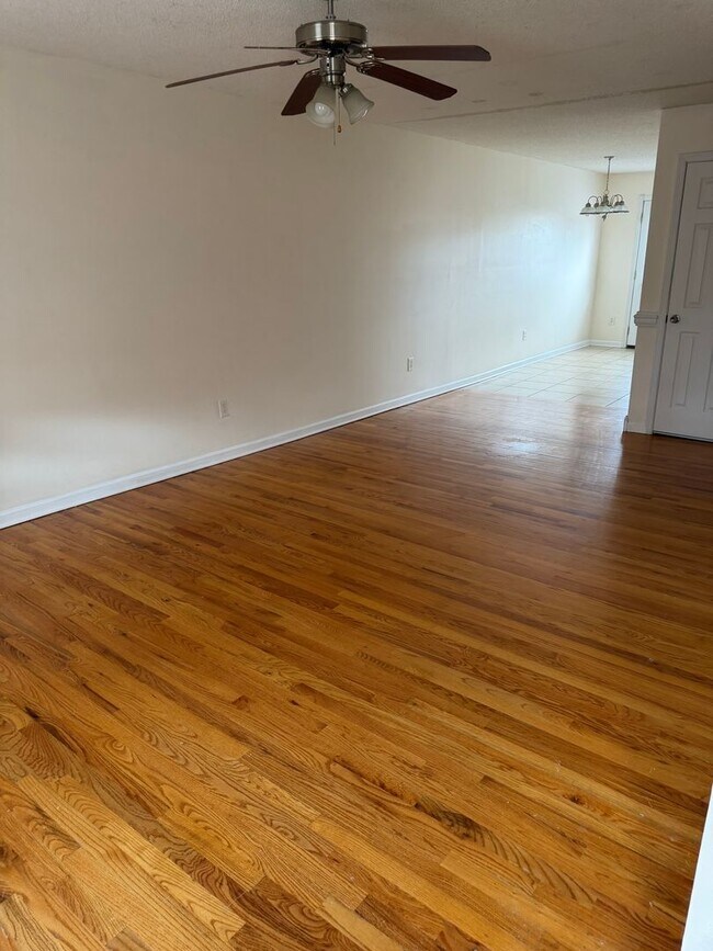 Building Photo - 2-bedroom, 1 full bath with 2-half baths Condo   Gray TN