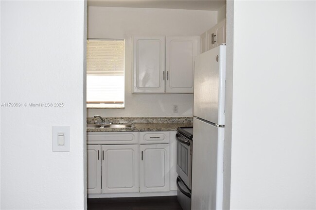 Foto del edificio - 4160 NW 21st St