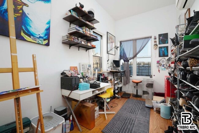 Building Photo - Putnam Avenue