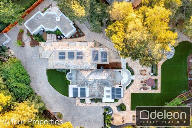 Building Photo - 5 br, 5.5 bath House - 200 University Ave