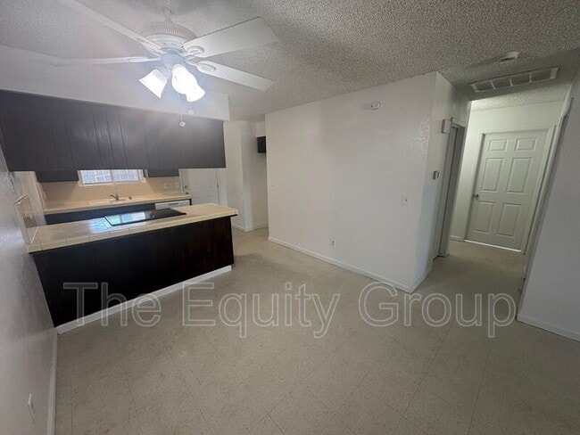 Building Photo - 2533 W Chestnut Ct