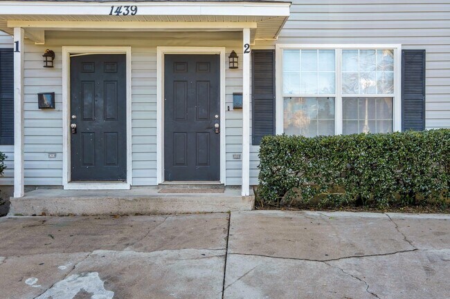Foto del edificio - 1439 Hudson St