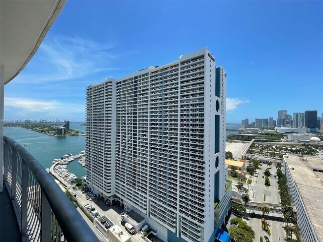 Building Photo - 1717 N Bayshore Dr