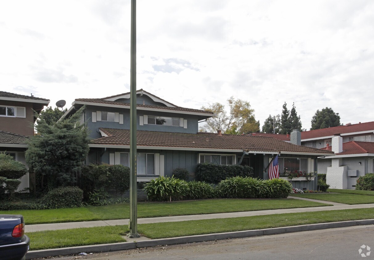Building Photo - 2028 McDaniel Ave