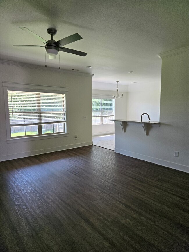 Foto del edificio - 2400 N Kathryn Ln