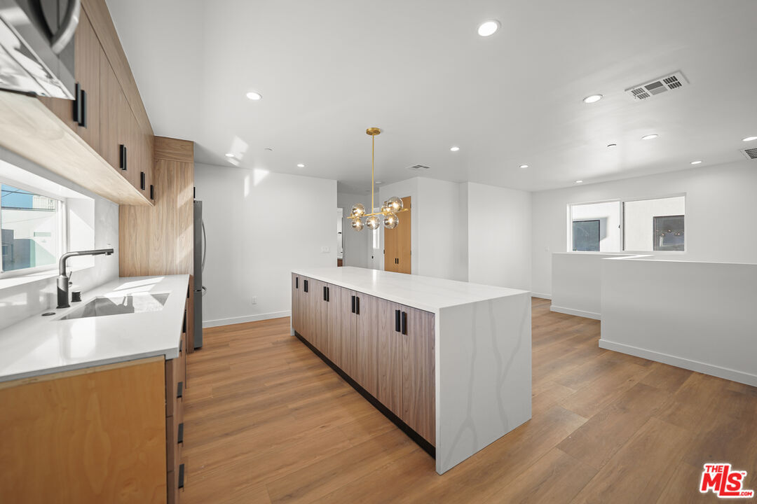 Foto principal - 819 N McCadden Pl
