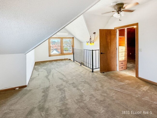 Building Photo - 4br 2ba 1cg ~ Security Deposit Free Altern...