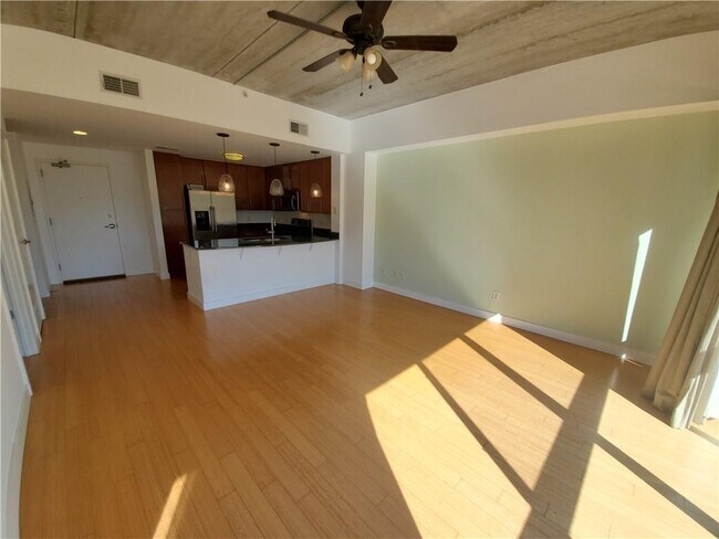 Building Photo - 563 Memorial Dr SE